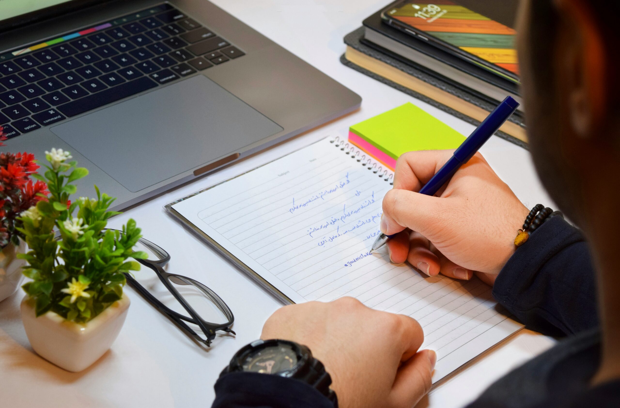 Woman comparing link building packages, publisher quality and backlink pricing