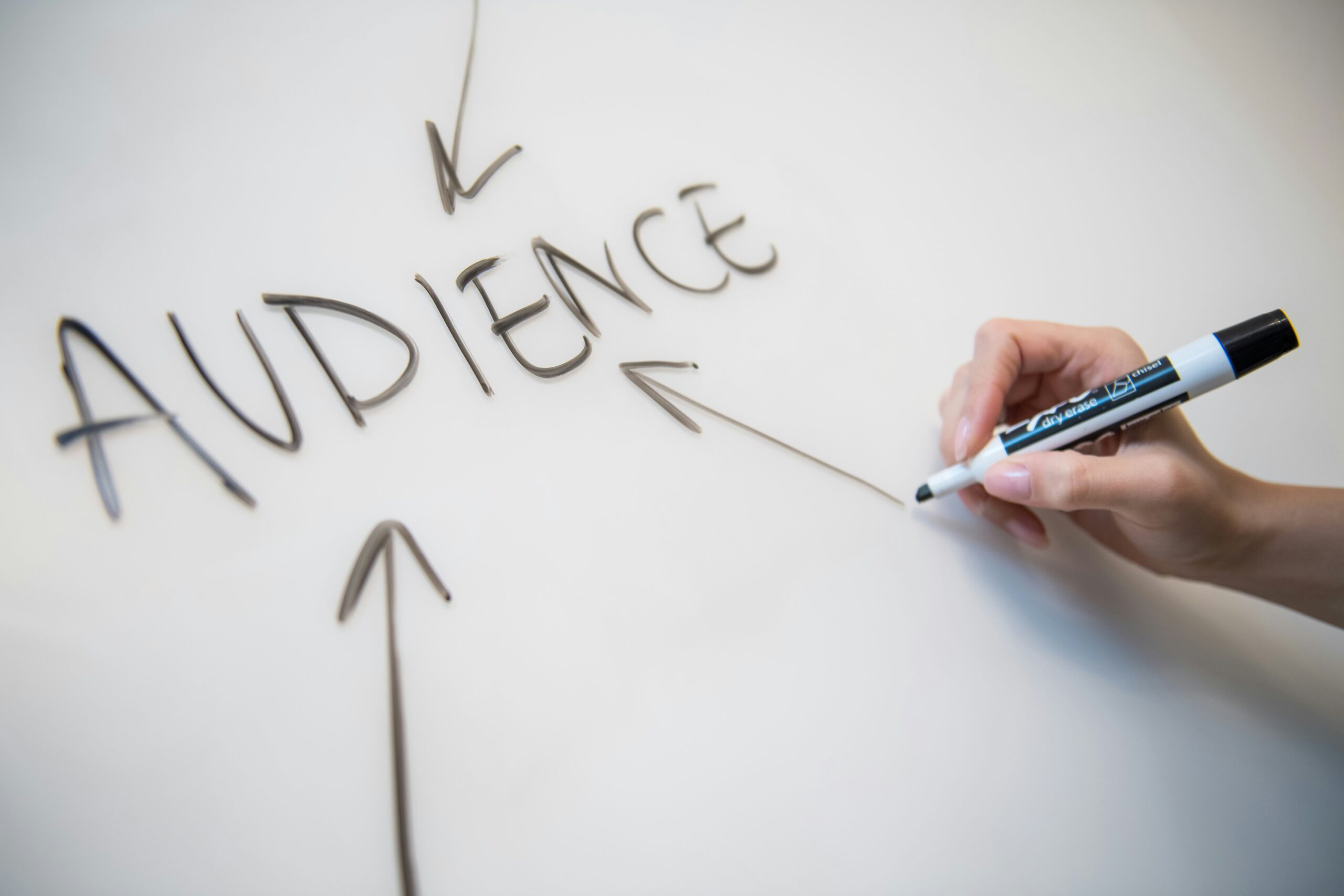 A picture of the text audience as a symbol for brand mentions SEO